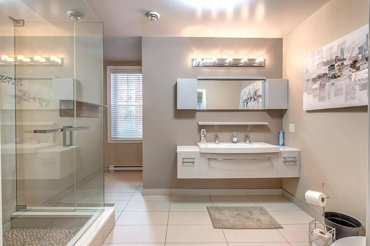 Holiday rental for 5 people, with hot tub and balcony in Montreal