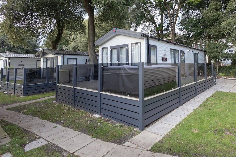 Sandpiper - a new, pet friendly property on Sandhills Holiday Park. in Mudeford, Christchurch