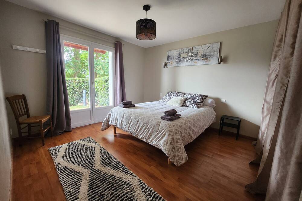 Entire apartment, Hasparren, family apartment 118m², garden and view, sleeps 6. in Hasparren, Bayonne region