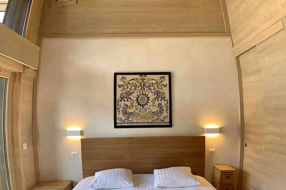 The Nánshān under-roof chalet: spacious, bright and ideally located in Auron. in Auron, Saint-Étienne-de-Tinée
