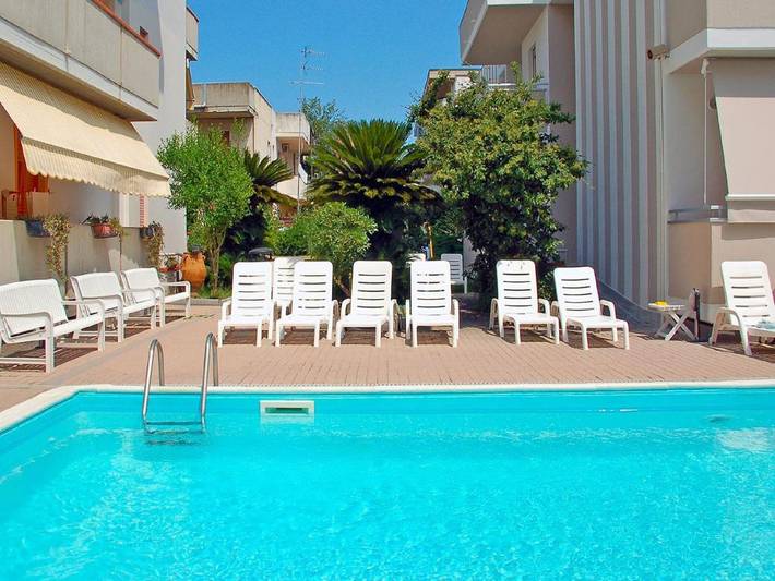 Ganze Wohnung, Alba Adriatica: Flucht am Pool in Alba Adriatica, Teramo Provinz