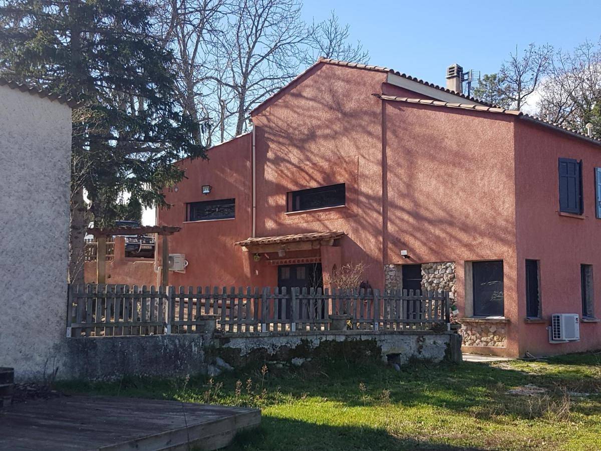 Double Room with Private Bathroom in Mazaugues, Région de Brignoles