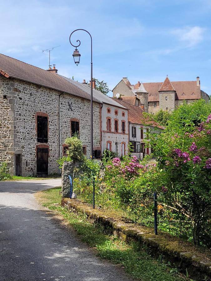 Three-Bedroom House in Ahun, Région de Guéret