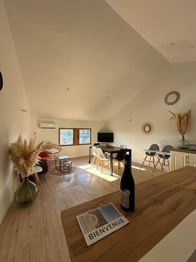 Four-Bedroom House in Roquebrun, Région de Béziers