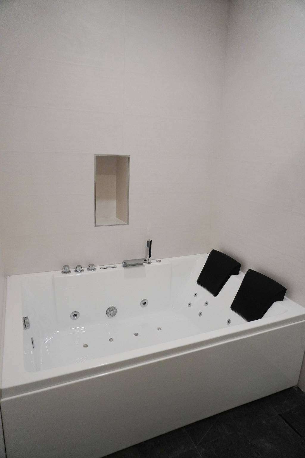 Ganze Wohnung, Privates Jacuzzi-Apartment im Zentrum von Sevilla – für 4 Gäste in San Pablo-Santa Justa, Sevilla