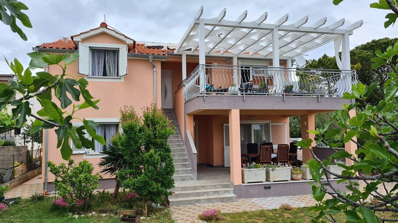 Ganze Wohnung, 1-Zimmer-Ferienwohnung mit Terrasse und Meerblick Tribunj (Vodice) A-23680-b in Tribunj, Šibenik-Knin