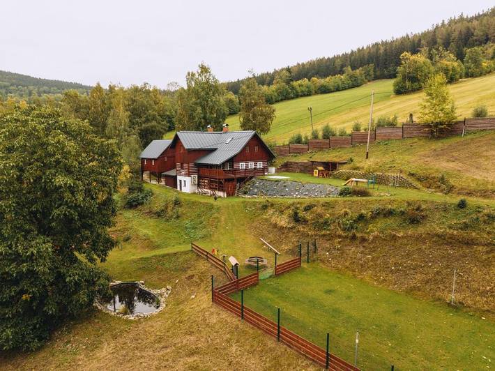 Domek letniskowy dla 6 osób, z ogród i widok oraz basen, zwierzęta dozwolone w Czechy