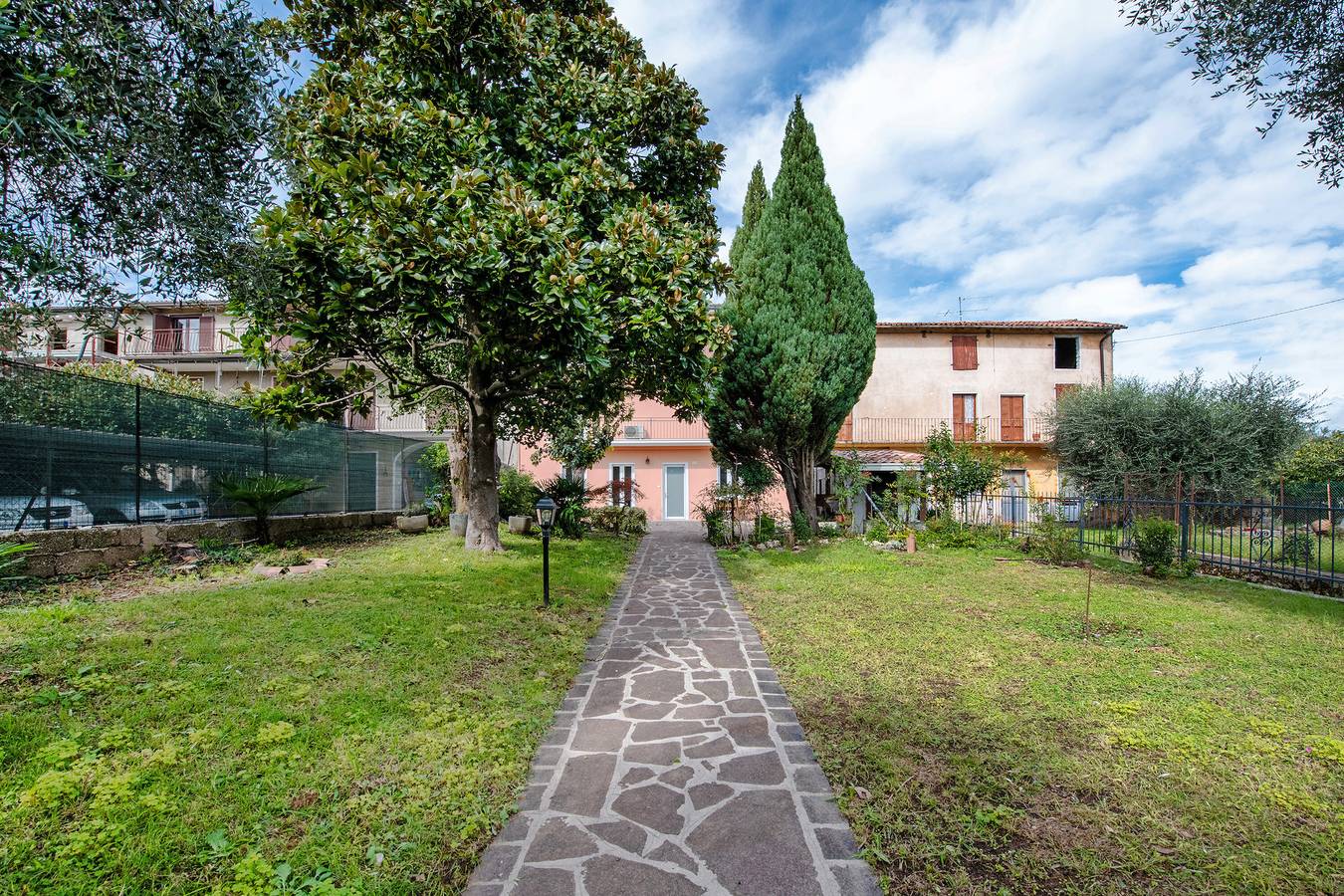 Casa vacacional 'Casa Bellini' con jardín privado, Wi-Fi y aire acondicionado in Manerba del Garda, Montañas Garda
