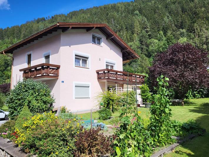 Ferienwohnung für 7 Personen, mit Terrasse und Garten in Zams