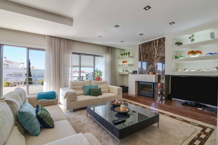 Ganze Wohnung, Modernes Penthouse “Olhos Água” mit Wlan, Balkon, Terrasse und Pool; Parkplätze verfügbar in Aldeia das Açoteias, Albufeira e Olhos de Água