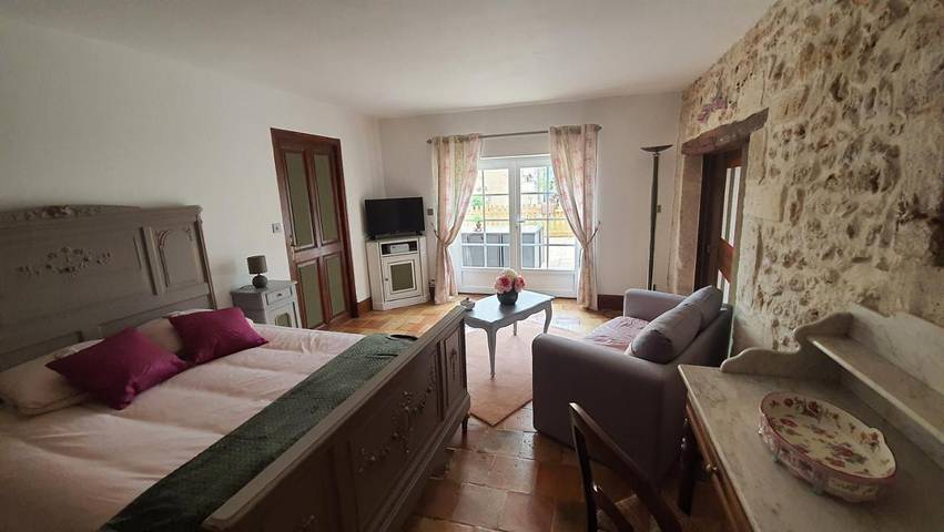Location de vacances pour 4 personnes, avec Terrasse ainsi que Jardin et Piscine à Saint-Sulpice-de-Cognac