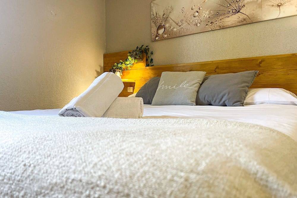 Entire apartment, Ideal flat for couples in Enveitg in Enveitg, Prades region