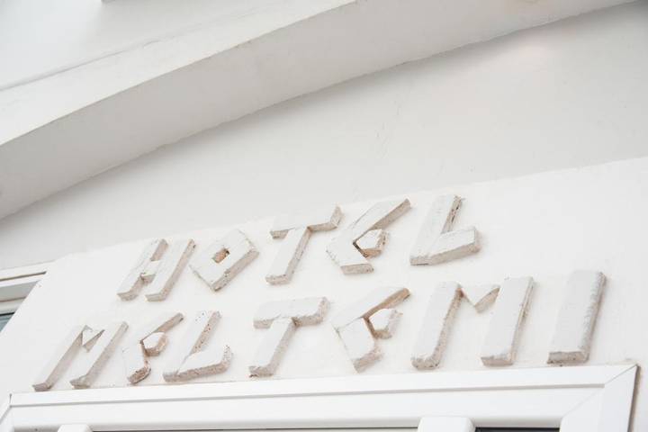 Hôtel pour 2 personnes, avec piscine et balcon dans Adamas - 3