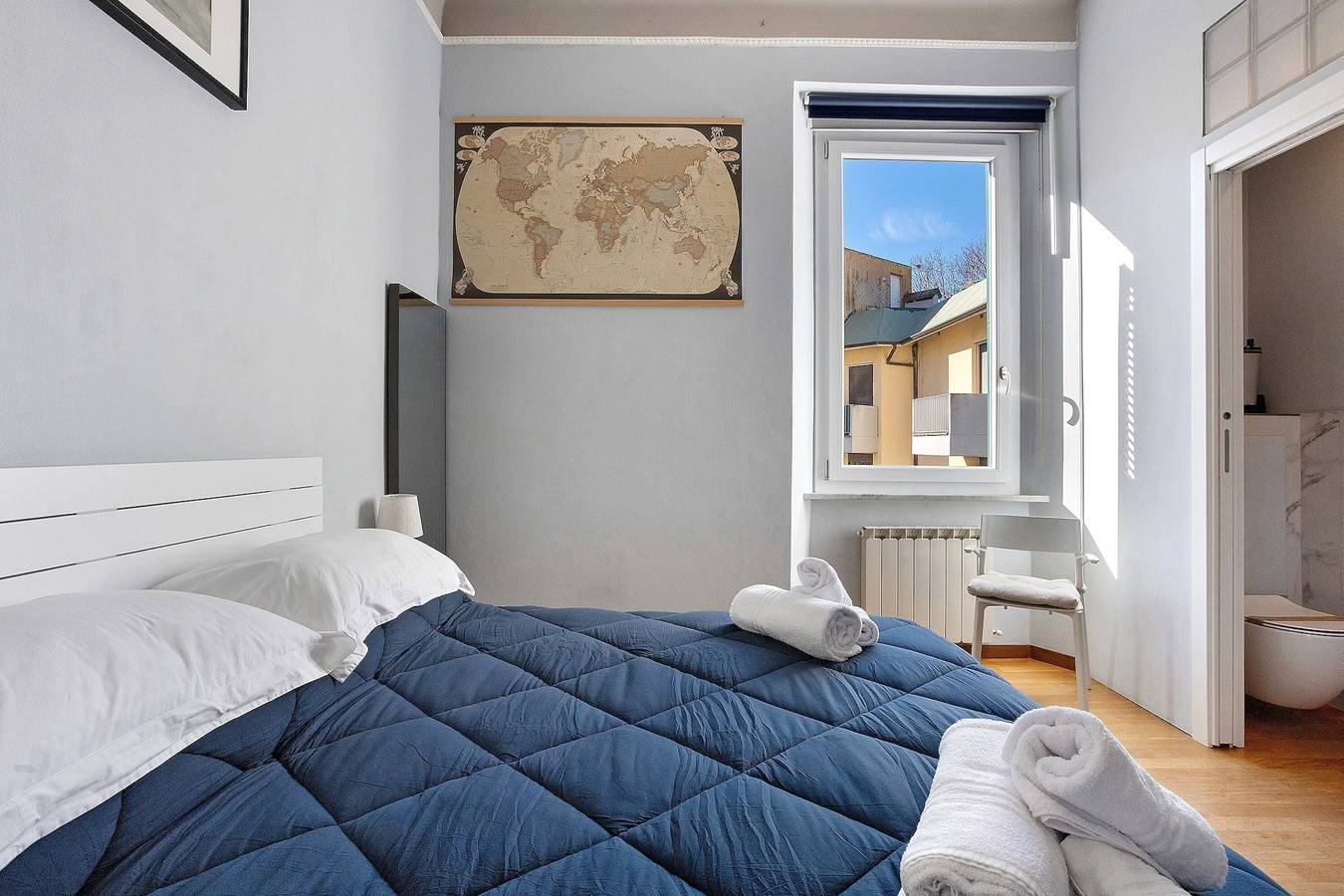 Habitación climatizada con baño privado, desayuno incluido y parking. ¡Ideal para Cinque Terre! in La Spezia (City), La Spezia