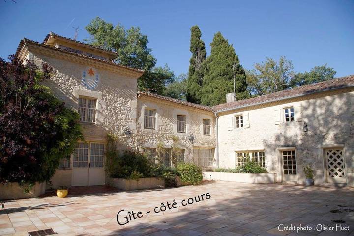 Chambre d’hôte pour 2 personnes, avec Terrasse et Jardin ainsi que Piscine et Vue à Crastes