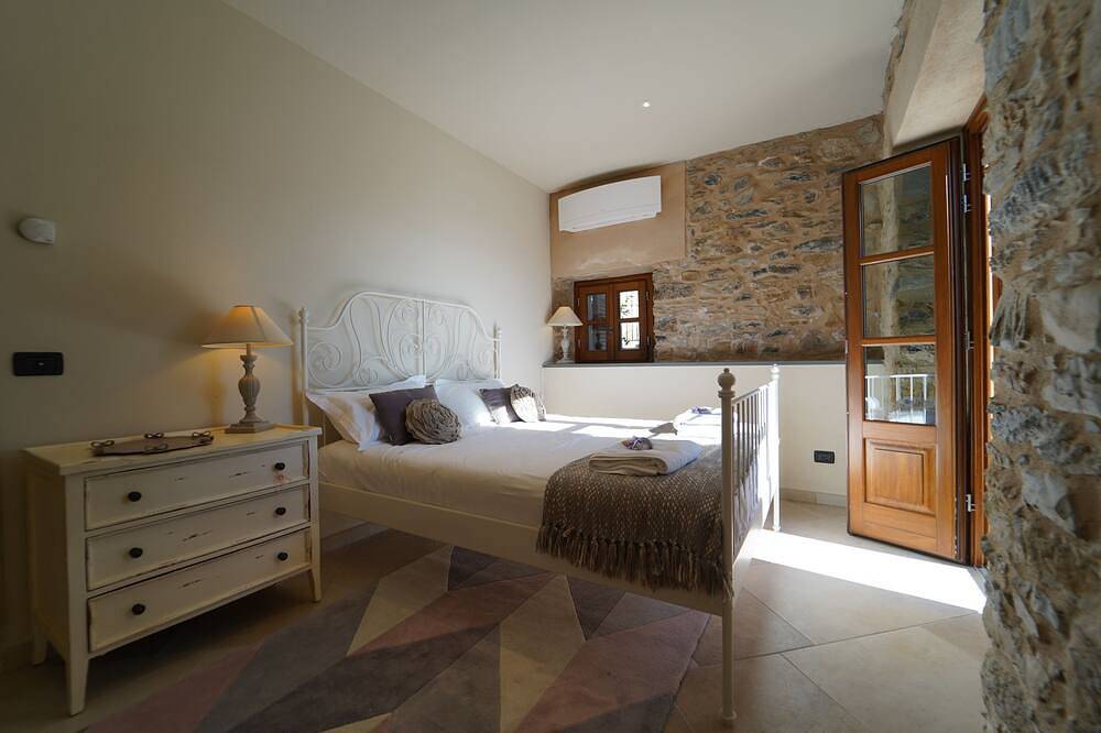 Large Villa, Stunning Garden, Panoramic Views & Private Pool. in Licciana Nardi, Nationalpark Toskanisch-Emilianischer Apennin