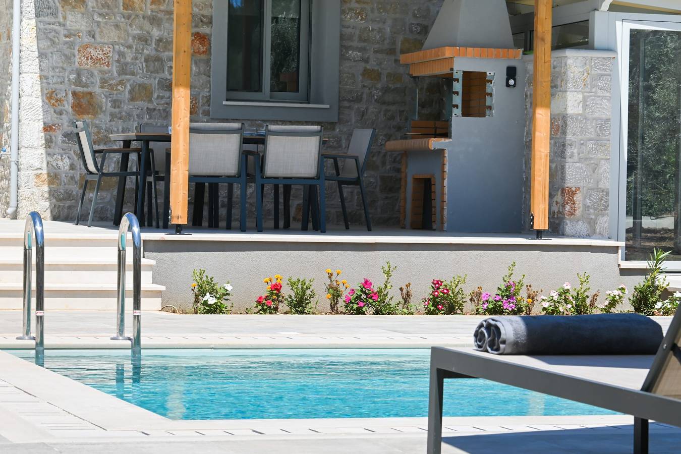 Charming Villa Penelope with Private Pool walking distance to Lefkada town in Lefkada Stadt, Griechenland