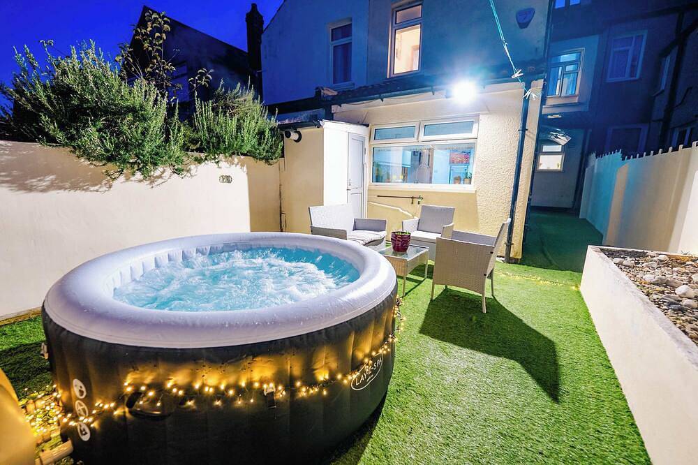 Modern 4Br Home - Garden & Hot Tub in Cardiff, Cardiff region