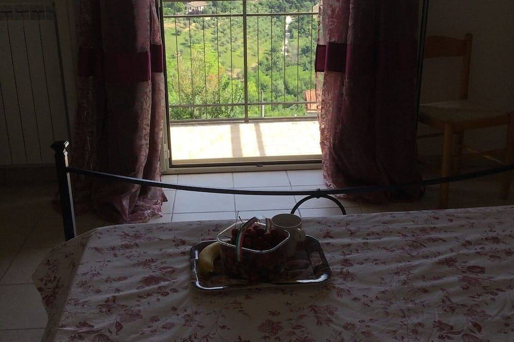 Oferta especial Hilltop Villa con piscina privada y vistas impresionantes 10,800 pies cuadrados in Serramonacesca, Parque Nacional de la Majella
