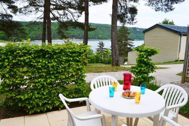 Parc de vacances pour 4 personnes, avec piscine et terrasse dans Lac de Vouglans - 2
