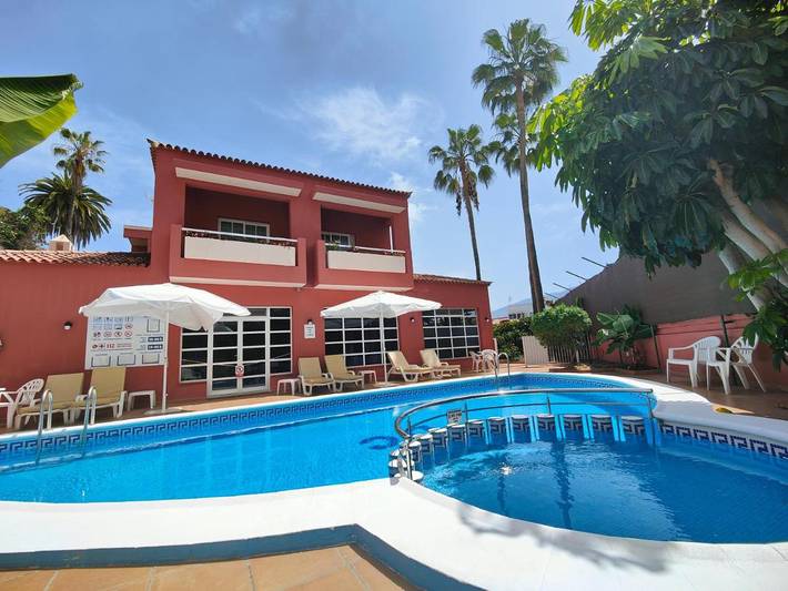 Hôtel pour 4 personnes, avec Balcon et Terrasse ainsi que Jardin et Bassin pour enfant