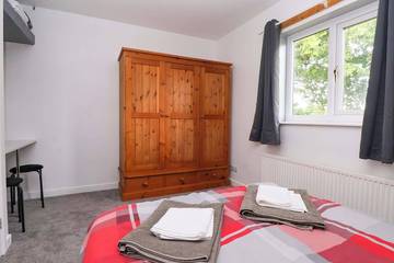 Log Cabin for 4 People in Leeds, Nidderdale AONB, Photo 4