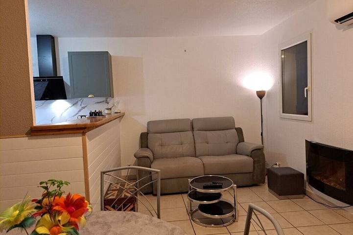 Location de vacances pour 4 personnes, avec terrasse ainsi que jardin et piscine à Bias - 4