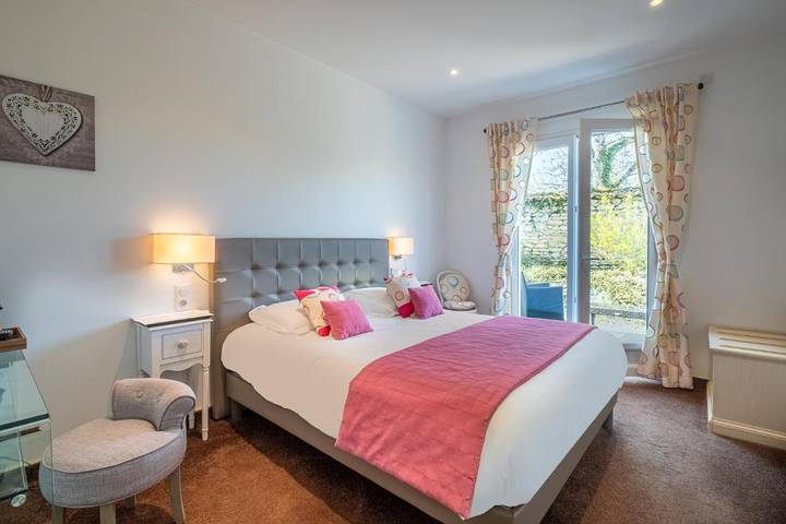 Hôtel pour 2 personnes, avec jardin ainsi que vue et piscine à Châteaubernard - 3