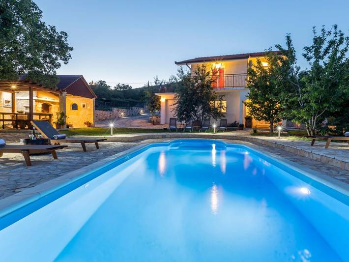 Ferienhaus für 7 Personen, mit Pool und Garten sowie Terrasse, mit Haustier - 1