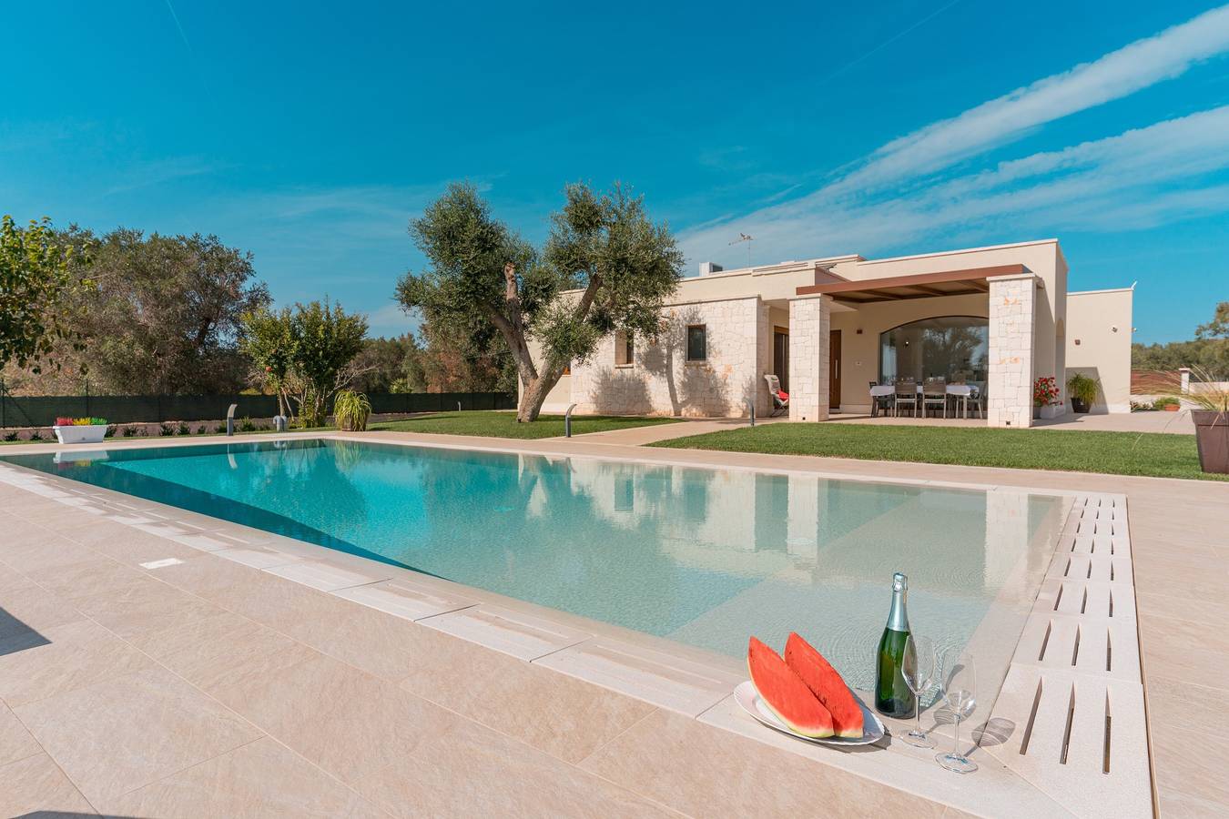 Villa 'Gelso Bianco Con Piscina' con piscina privata, Wi-Fi e aria condizionata in San Michele Salentino, Salento