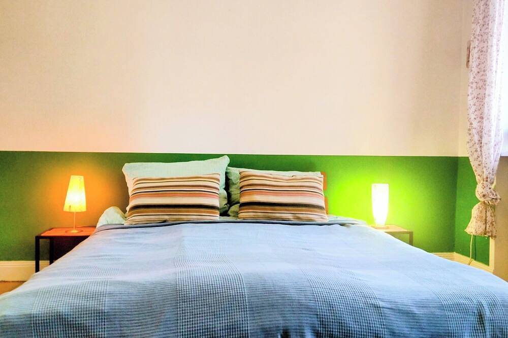 Ganze Wohnung, Helle und ruhige Ferienwohnung mit Garten in Ludwigshafen, Pfälzer Rheinebene