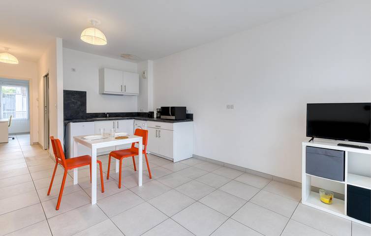 Appartamento intero, Accogliente appartamento con WiFi, parcheggio, giardino a 2 km dalla spiaggia in La Rochelle, La Rochelle e dintorni