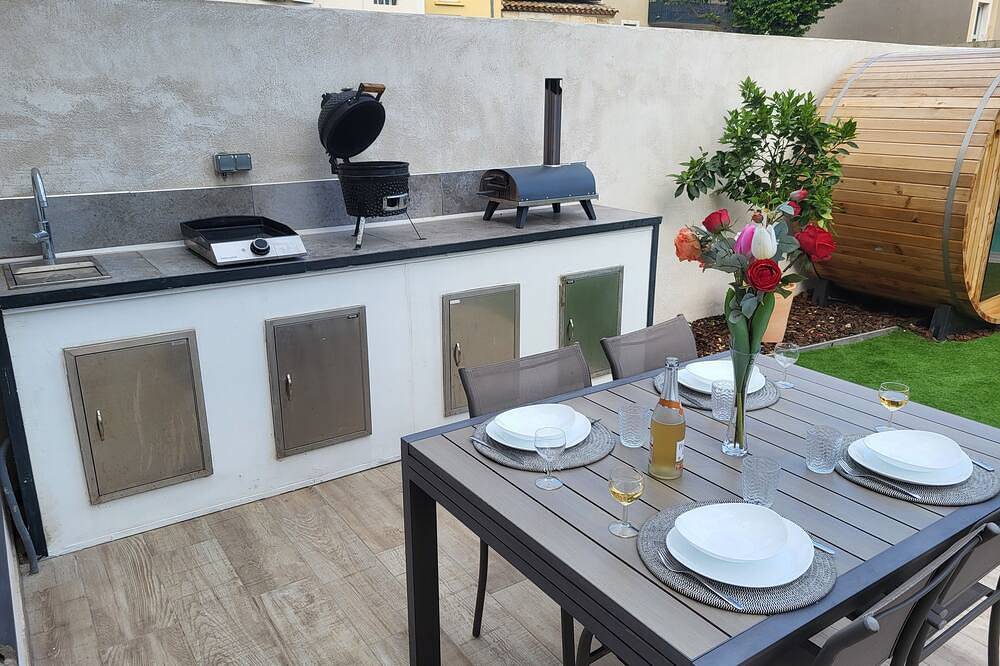 Luxury Villa with Year-Round Comfort and Saltwater Pool in Prime Location in Candillargues, Côte d'Améthyste