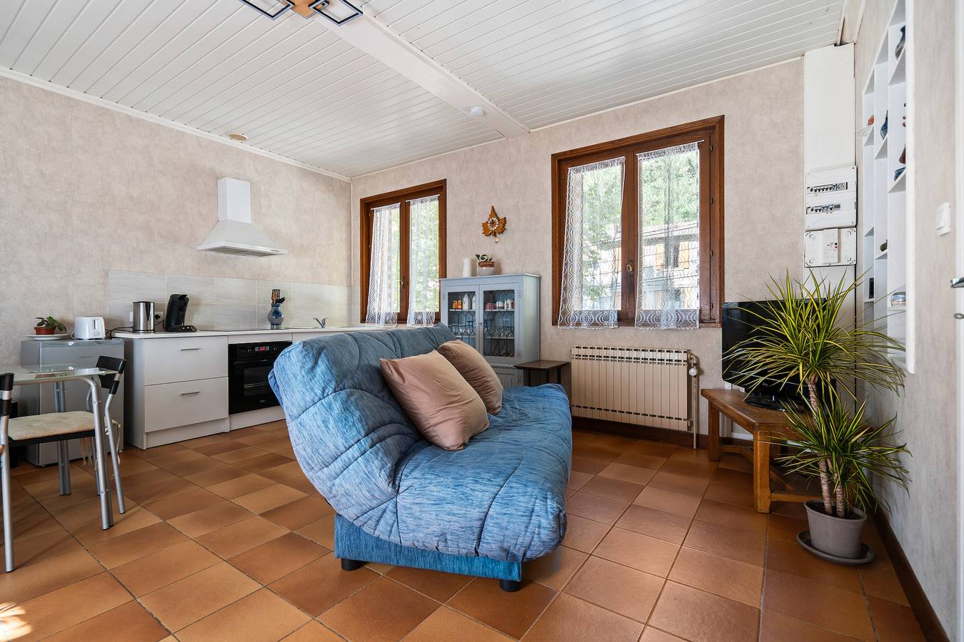 Entire studio, Studio Apartment 'Maupas' with Shared Terrace and Wi-Fi in Vienne (Isère), Vienne region