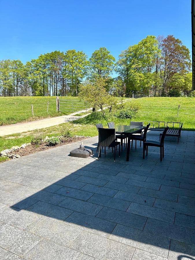 Location de vacances pour 4 personnes, avec Terrasse ainsi que Jardin et Vue à Montfaucon