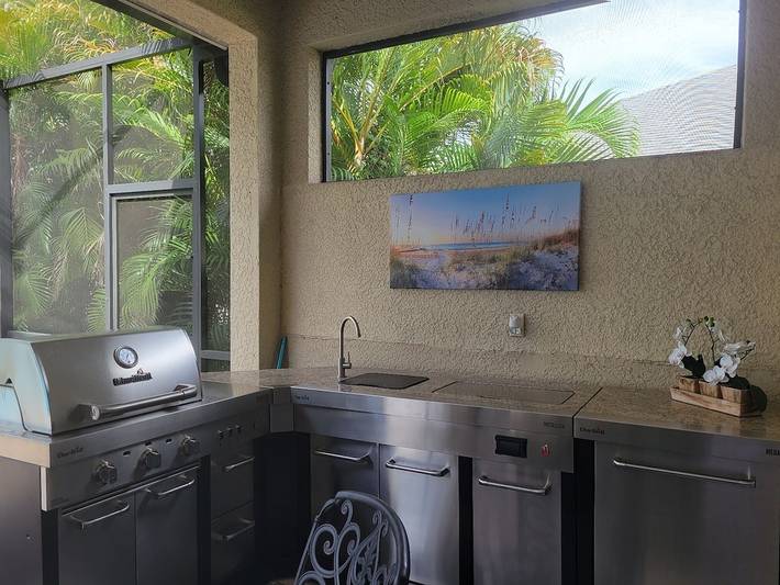 Vacation rental for 10 people, with yard and hot tub, with pets in Southwest Florida