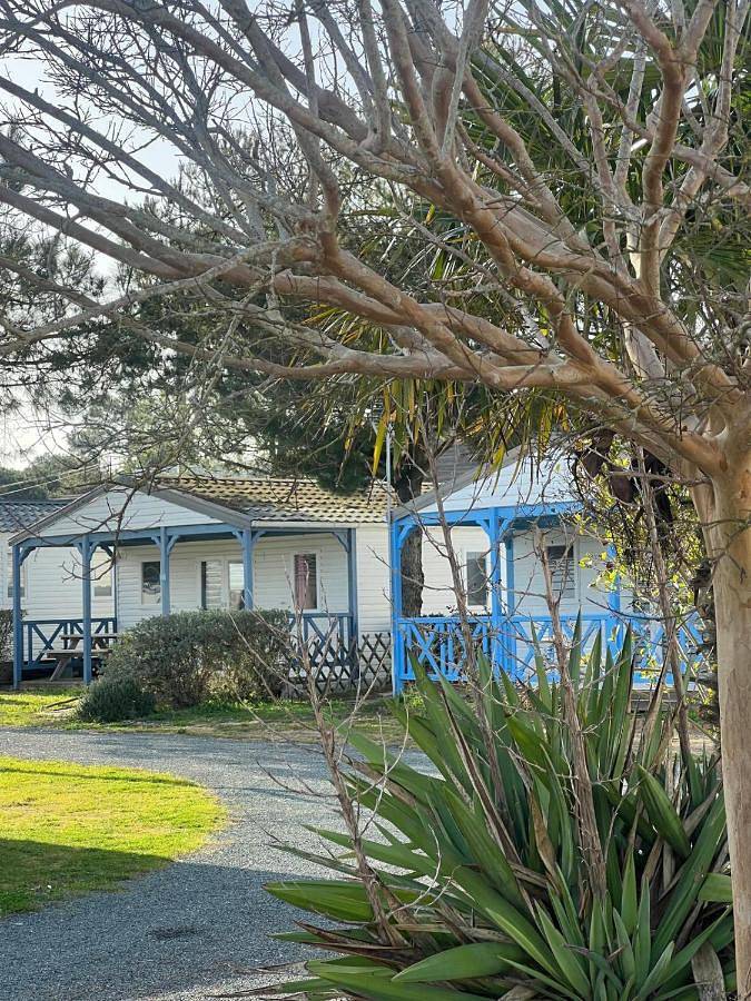 Camping pour 4 personnes, avec Terrasse et Piscine
