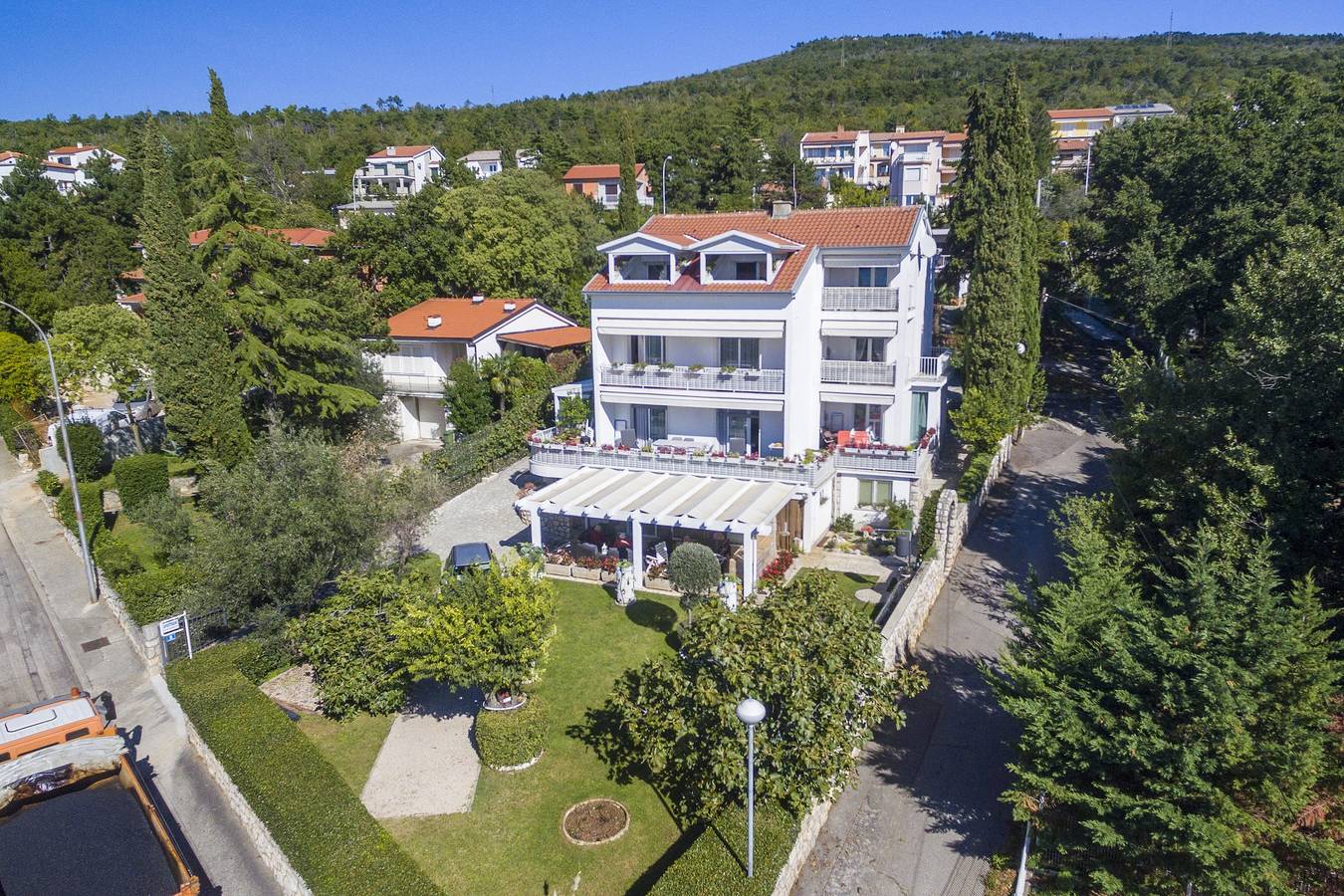 Ganze Wohnung, Studio Appartement mit Terrasse und Meerblick Selce, Crikvenica As-4802-b in Selce, Primorje-Gorski Kotar
