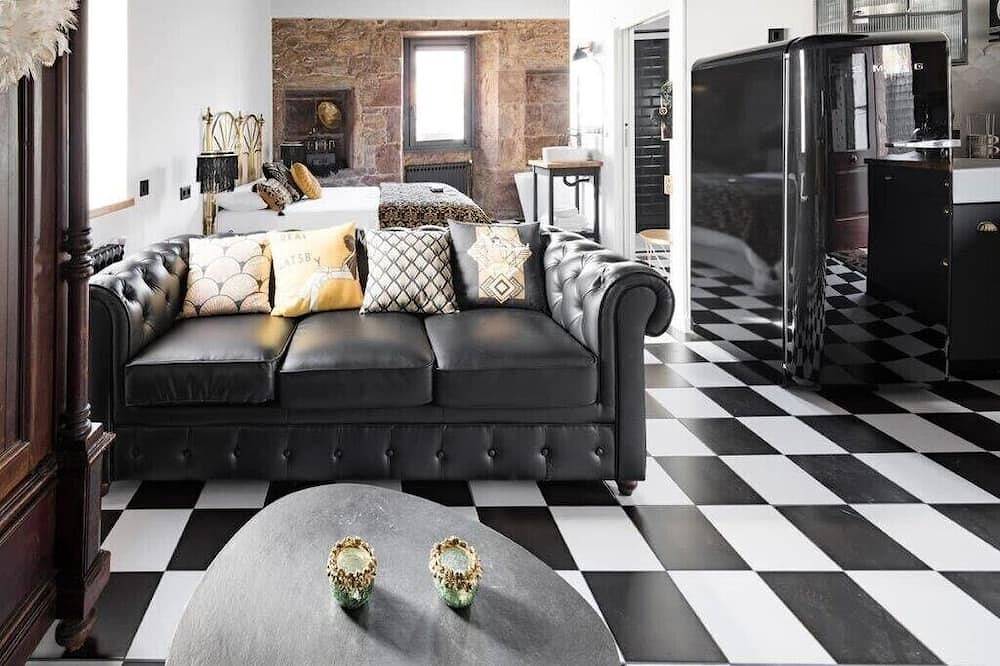 Appartement entier, The 20's Suite. Loft with bathtub, outdoor terrace and wood-burning fireplace. in Corcubión, Costa da Morte