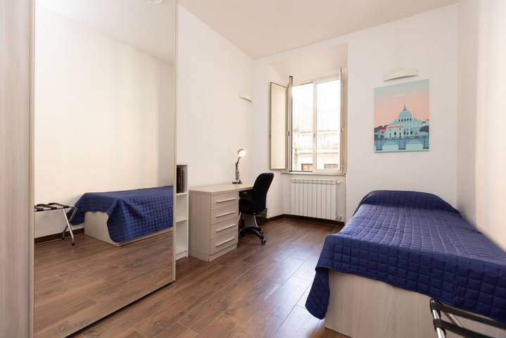 Geheel appartement, GuestHost - Roomy Apartment in Rome's Centre in Centrum van Rome, Rome