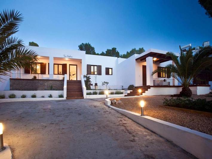 Ferienhaus für 12 Personen, mit Terrasse und Pool - 1