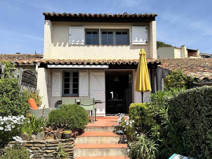 Ferme pour 4 personnes, avec Terrasse ainsi que Jardin et Piscine dans le Var