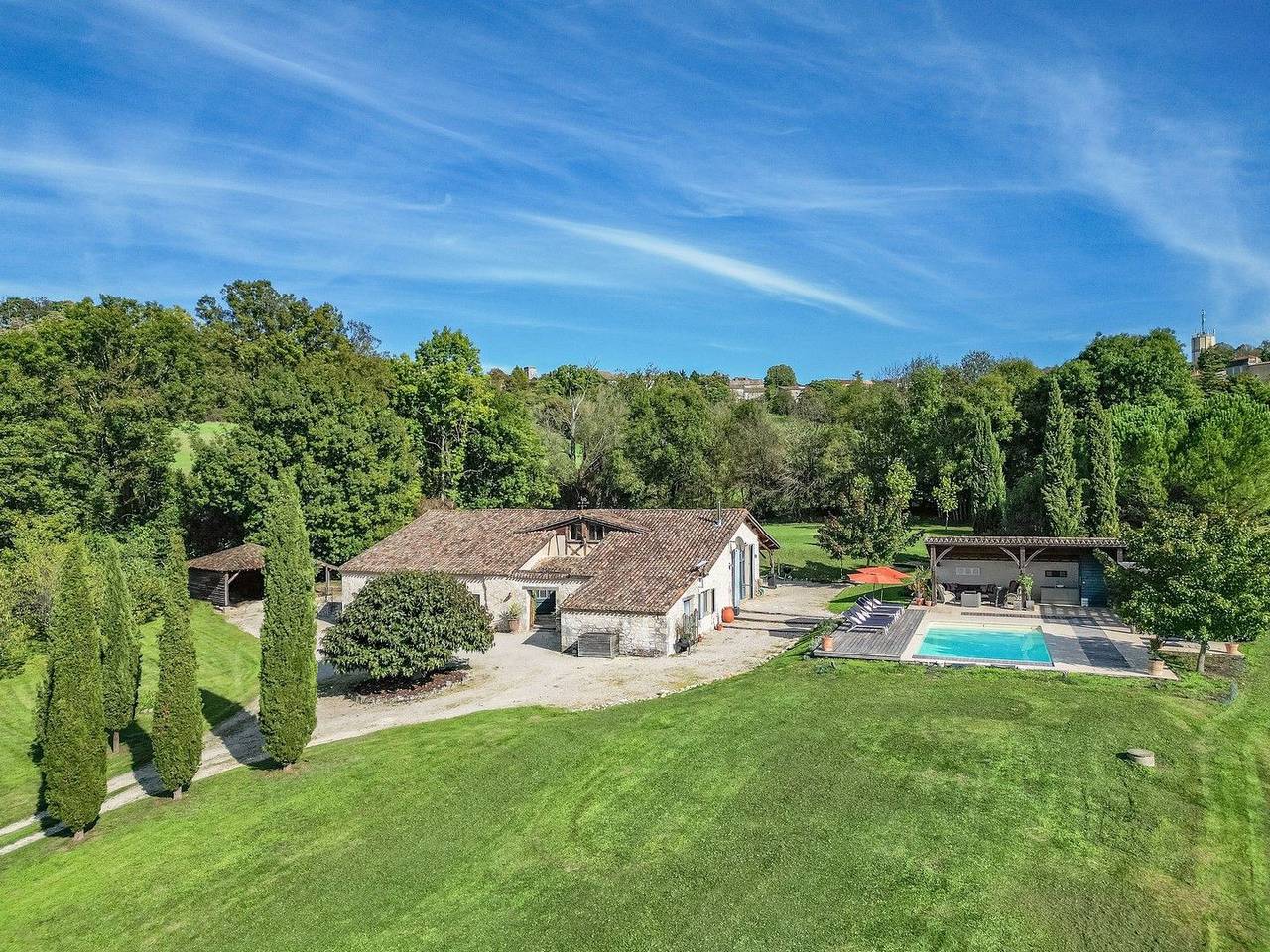 137 Beautiful Farmhouse Retreat | Sleeps 10 in Castillonnès, Région de Villeneuve-sur-Lot