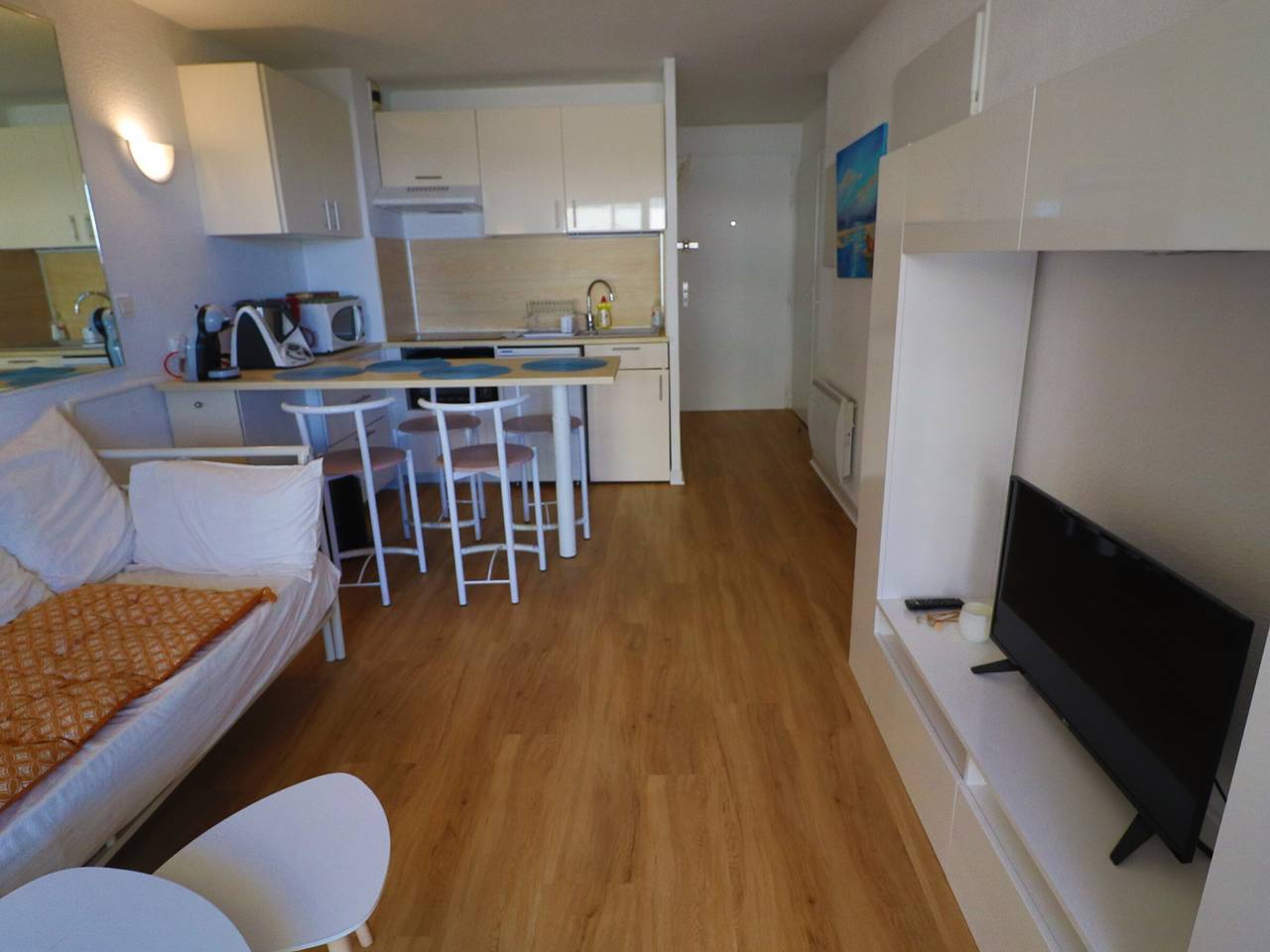 Entire apartment, Air-conditioned 2-room apartment with loggia and beach view in Sète - 4 guests in Sete, Côte d'Améthyste