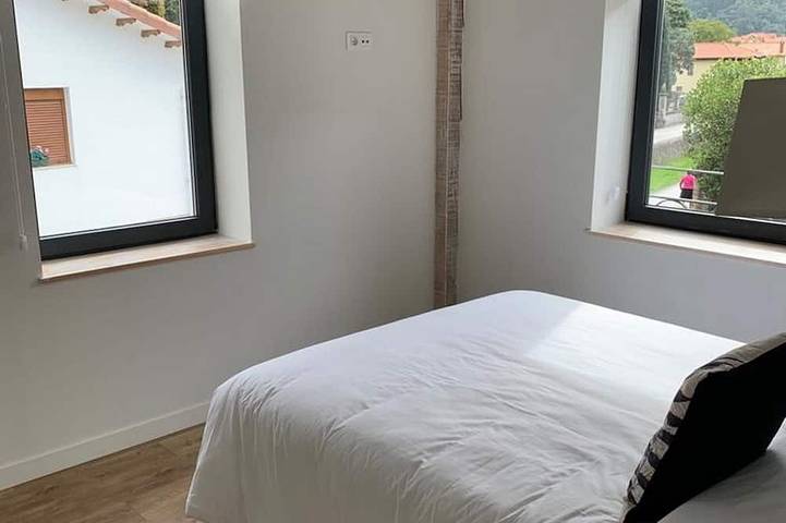 Ganze Wohnung, Apartment-Eigenes Badezimmer in Puente Viesgo, Kantabrische Küste