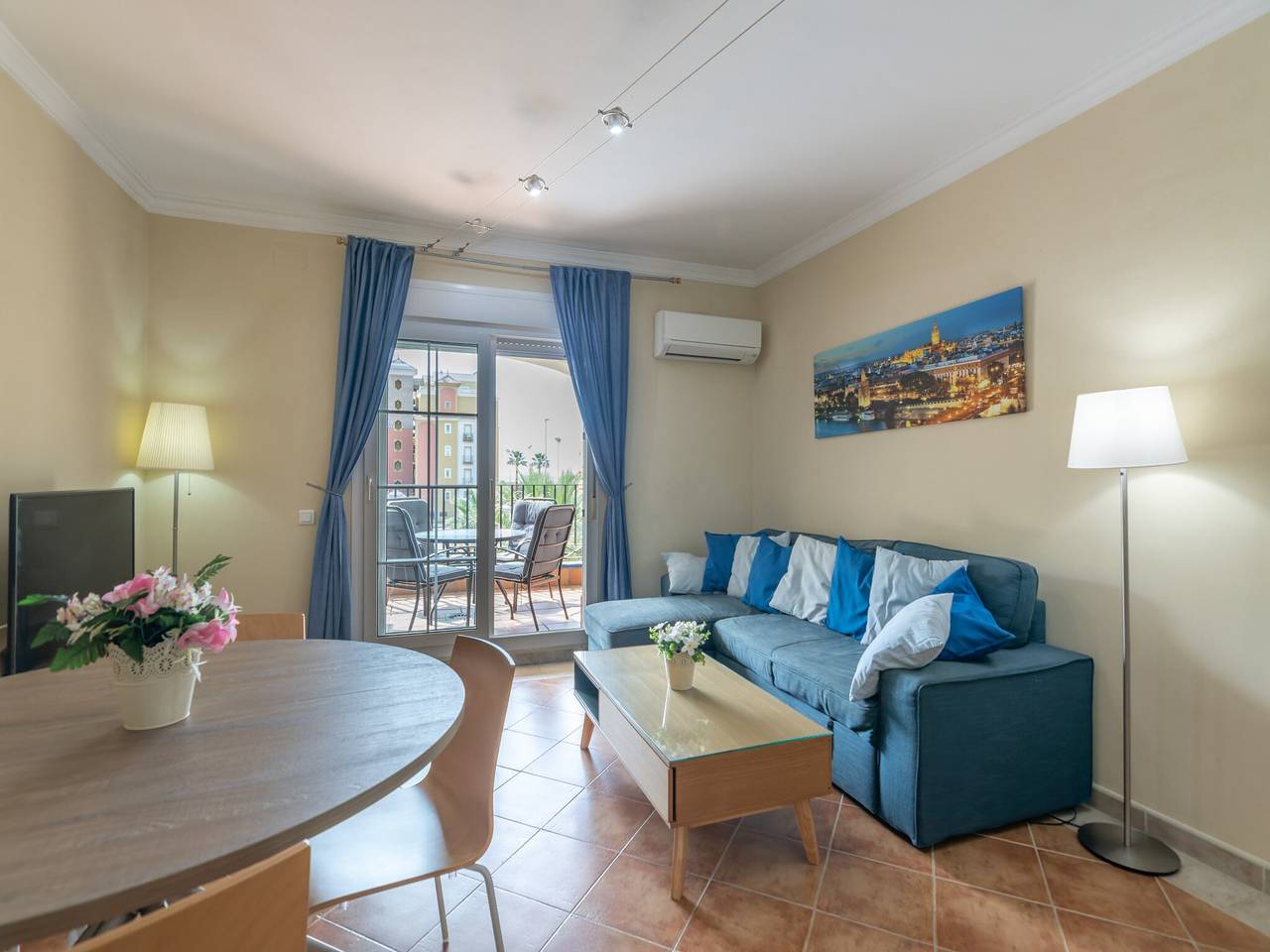 Apartamento entero, Escapada frente a la playa con vistas al mar in Isla Canela, Ayamonte
