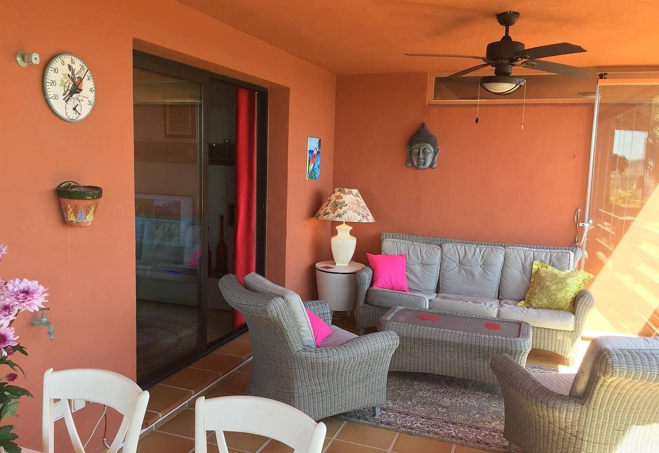 Ganze Wohnung, Ferienwohnung El Patio de Doña Julia mit Meerblick, Pool, Wlan, A/C in Marina de Casares, Casares