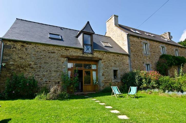 Location de vacances pour 7 personnes, avec jardin ainsi que bassin pour enfant et piscine à Runan