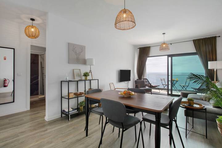 Hel lejlighed, Apartment 'Ocean Cliff' with Sea View, Balcony and Wi-Fi in Gaula, Maderia