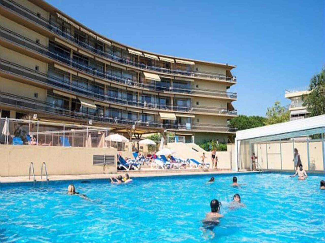 Entire apartment, Studio 4 People Comfort in Saint-Laurent-du-Var, Cannes region